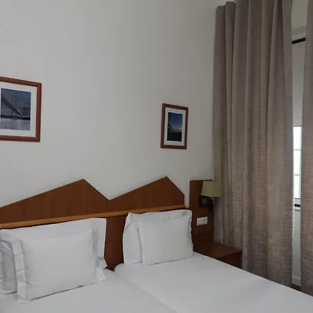 Pensao Praca Da Figueira 3*