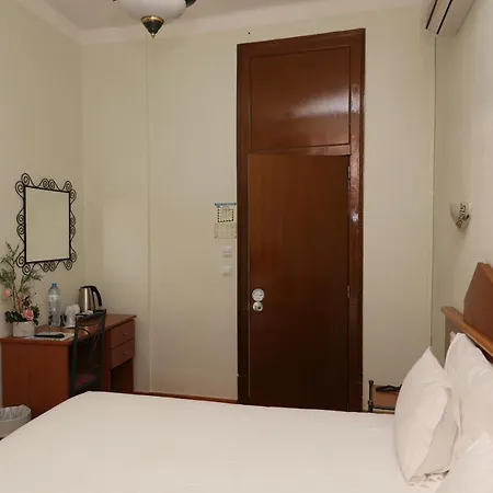 Pensao Praca Da Figueira Casa de hóspedes 3*