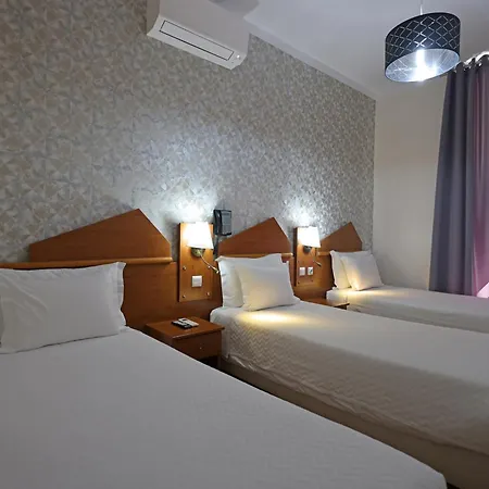 Guest house Pensao Praca Da Figueira 3*