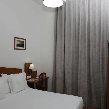 Konukevi Pensao Praca Da Figueira