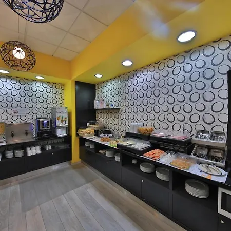 Gasthof Pensao Praca Da Figueira 3*