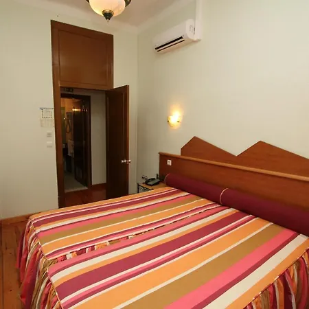 Pensao Praca Da Figueira Guest house 3*