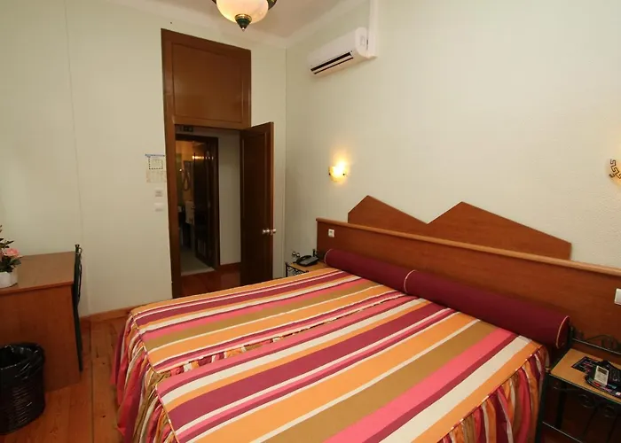 Pensao Praca Da Figueira Pensionat 3*