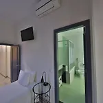 Гостевой дом Pensao Praca Da Figueira 3*